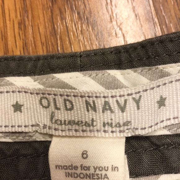 Old Navy brown shorts - Picture 3 of 4